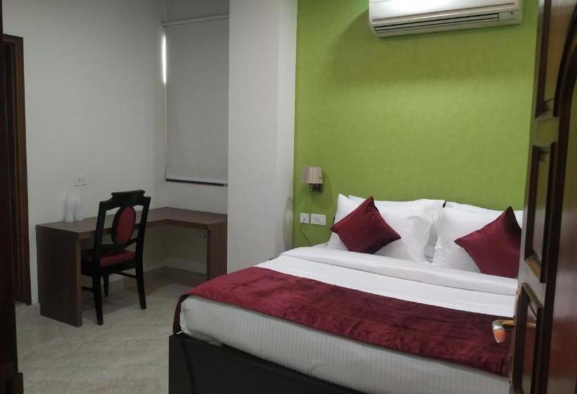 Отель Awadh Inn