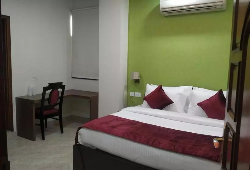 ホテル Awadh Inn