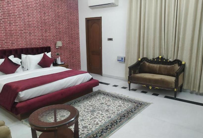 Отель Awadh Inn