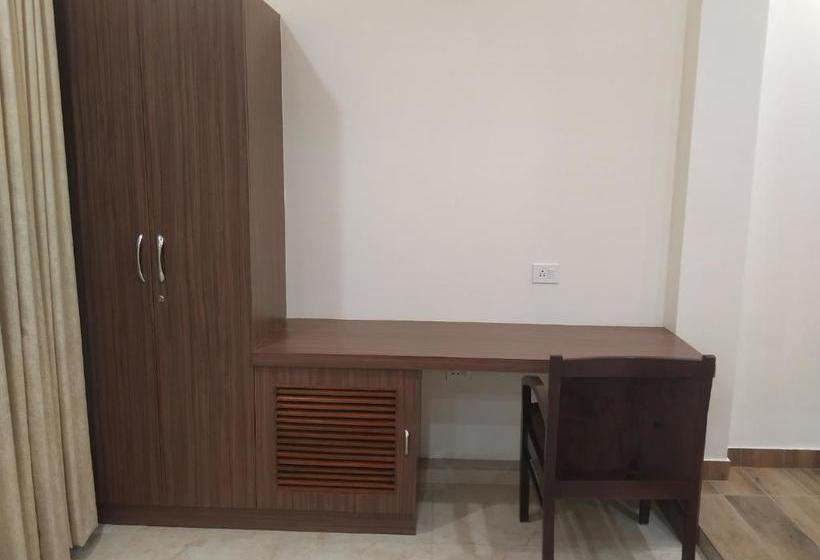 Отель Awadh Inn