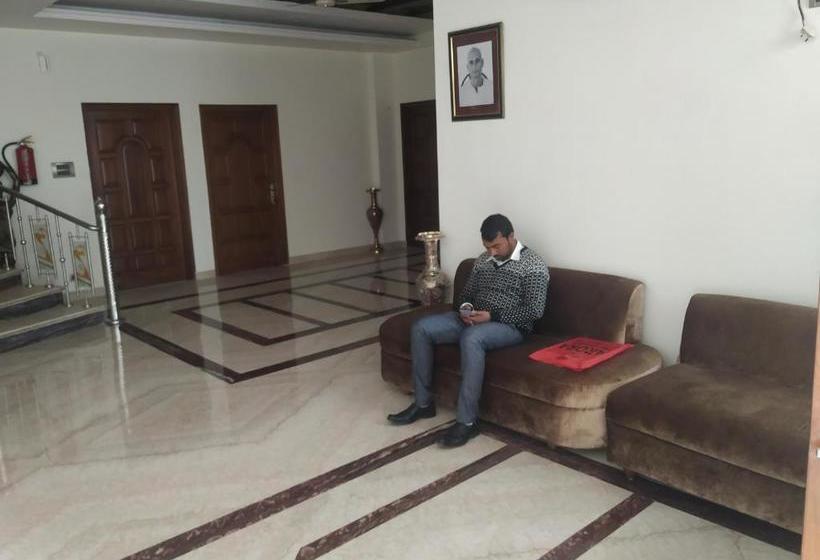 Отель Awadh Inn