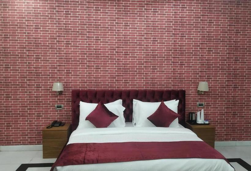 Отель Awadh Inn