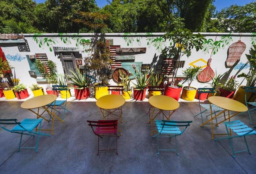 هتل Hôtel Le Terre Sainte