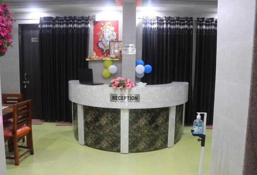 هتل Krishna Dreams