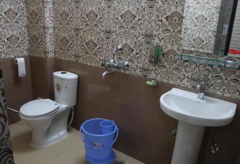 هتل Krishna Dreams