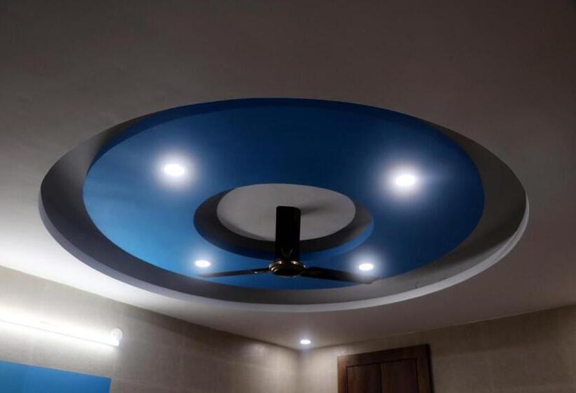 هتل Krishna Dreams