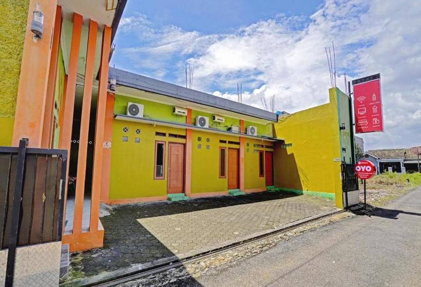 בית מלון כפרי Oyo 90332 Puri Pembangunan Residence Syariah