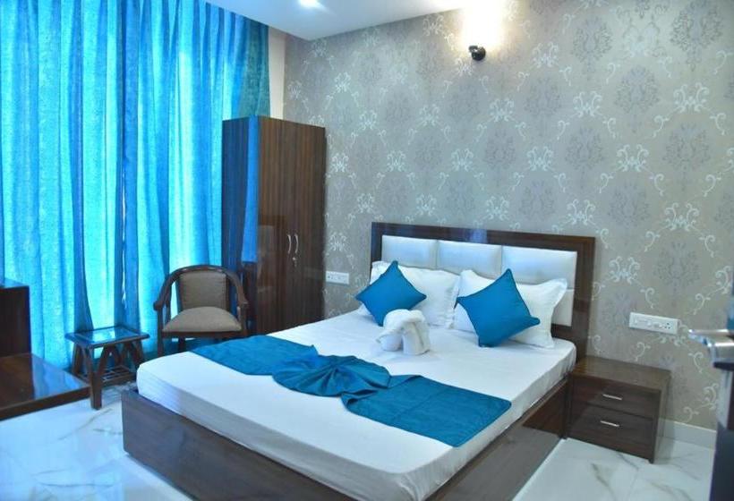 Hotel Wisteria Main Highway