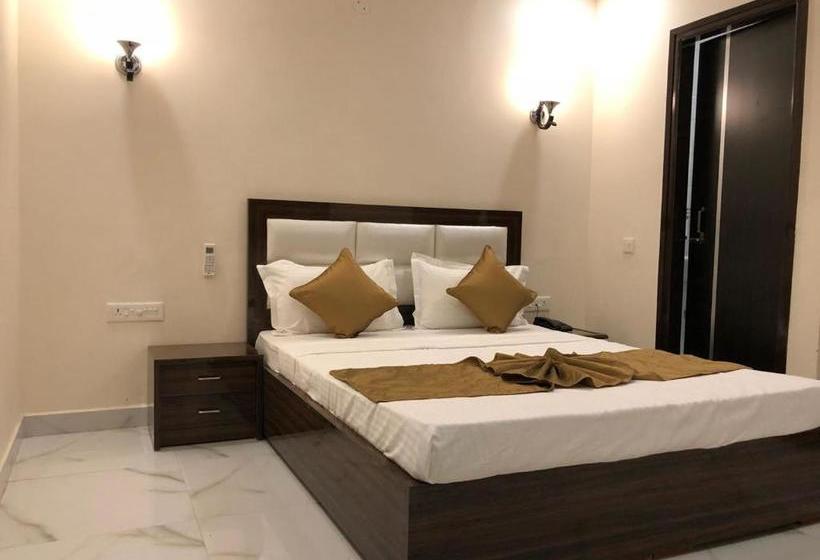 Hotel Wisteria Main Highway