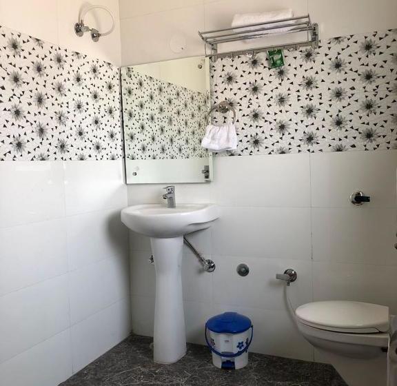 Hotel Wisteria Main Highway