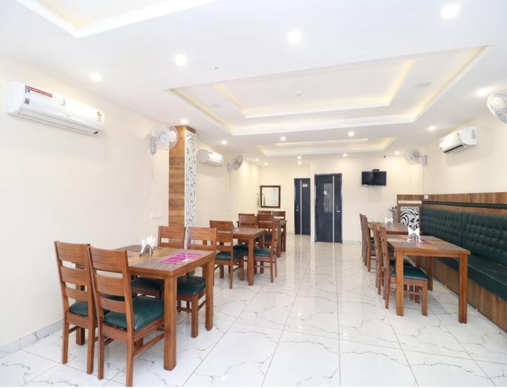 Hotel Wisteria Main Highway