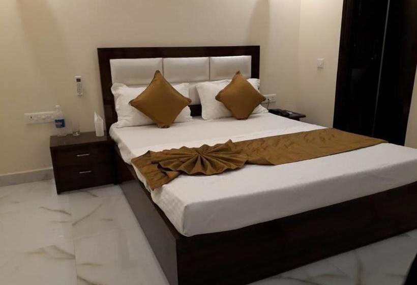 Hotel Wisteria Main Highway