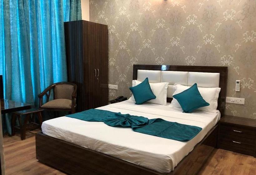 Hotel Wisteria Main Highway