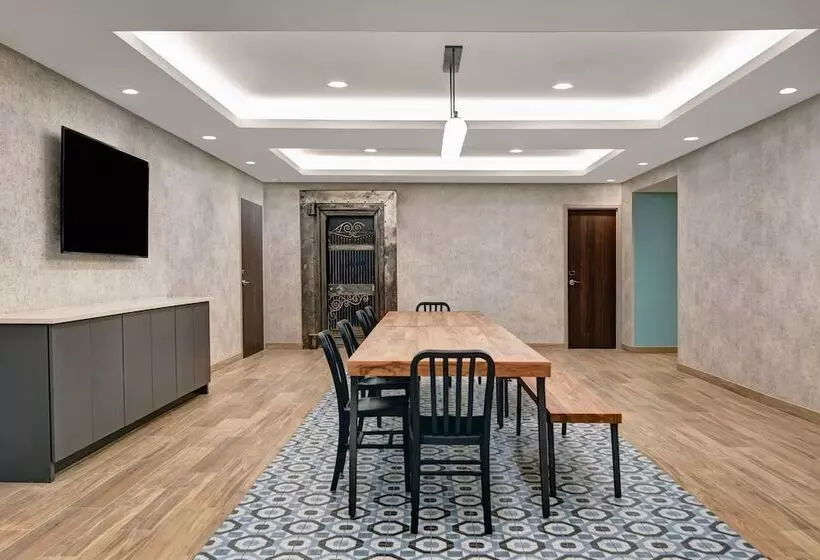 ホテル Towneplace Suites By Marriott Cincinnati Downtown