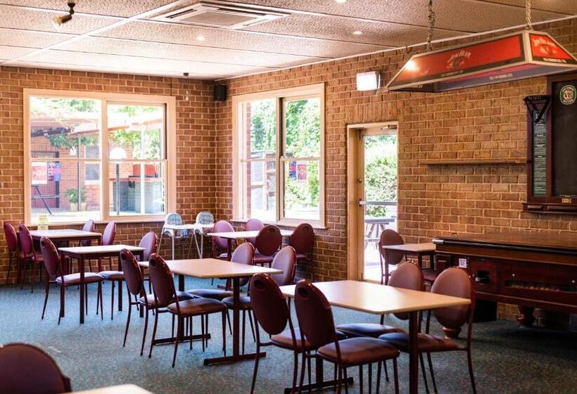 New Crown Hotel Motel