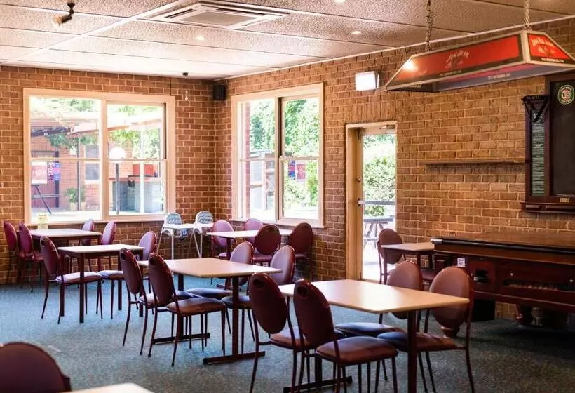 New Crown Hotel Motel