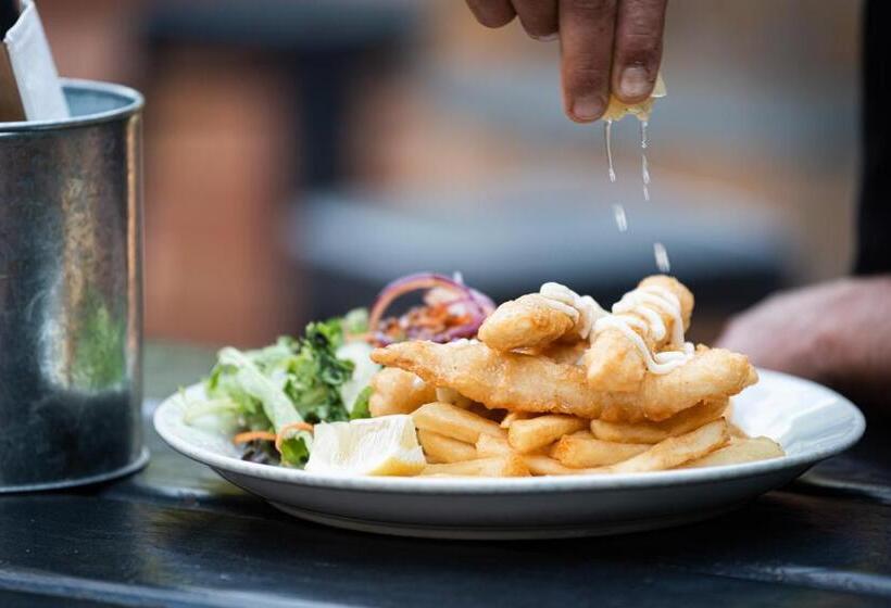 New Crown Hotel Motel