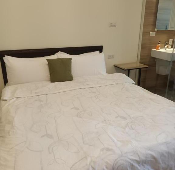 پانسیون Silence And Stillness