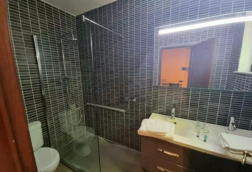 בית מלון כפרי Avalon