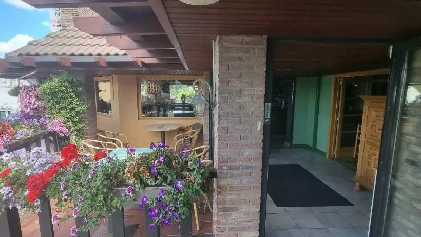 בית מלון כפרי Avalon