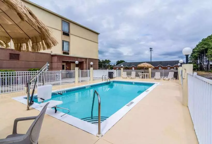 هتل Comfort Inn & Suites Panama City North