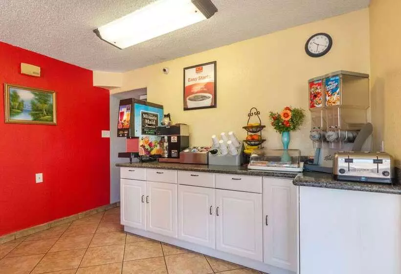 Отель Econo Lodge San Marcos University Area