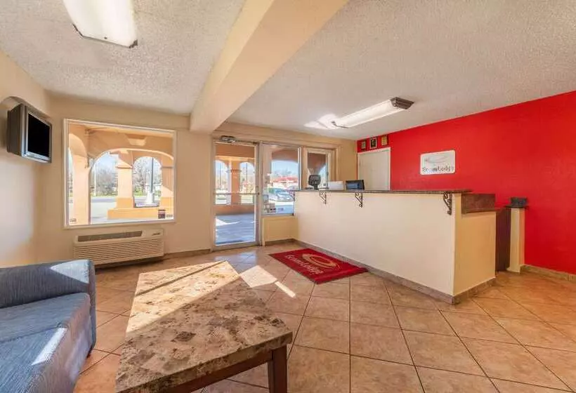 Отель Econo Lodge San Marcos University Area