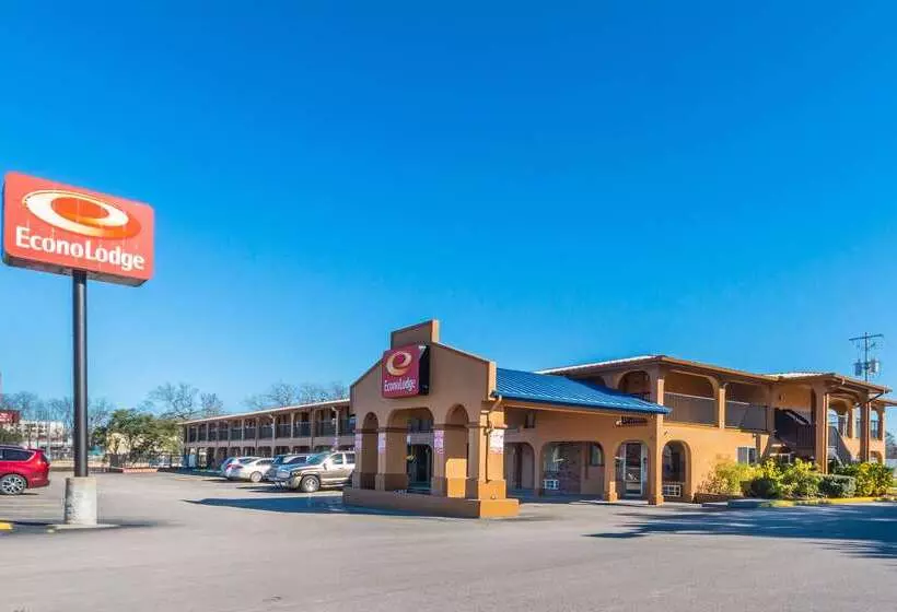 Отель Econo Lodge San Marcos University Area