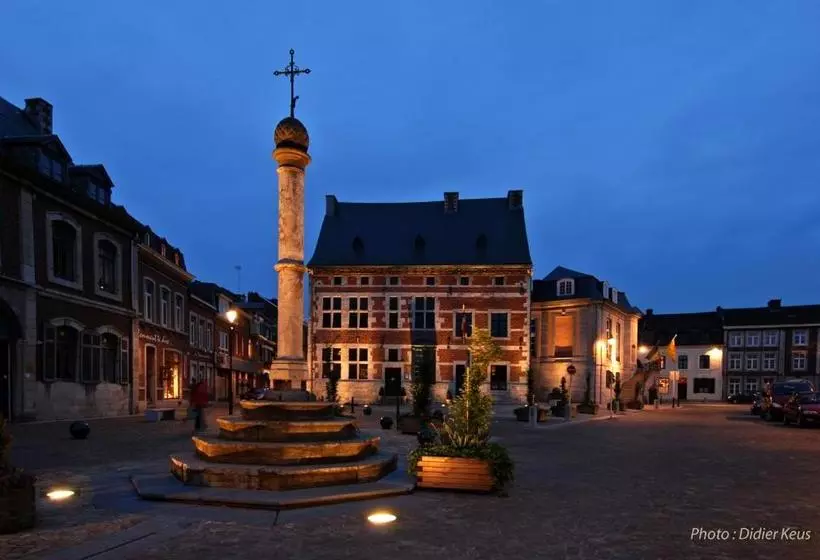 Отель Hôtel Du Perron