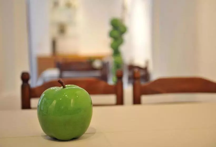 Отель Hôtel Du Perron