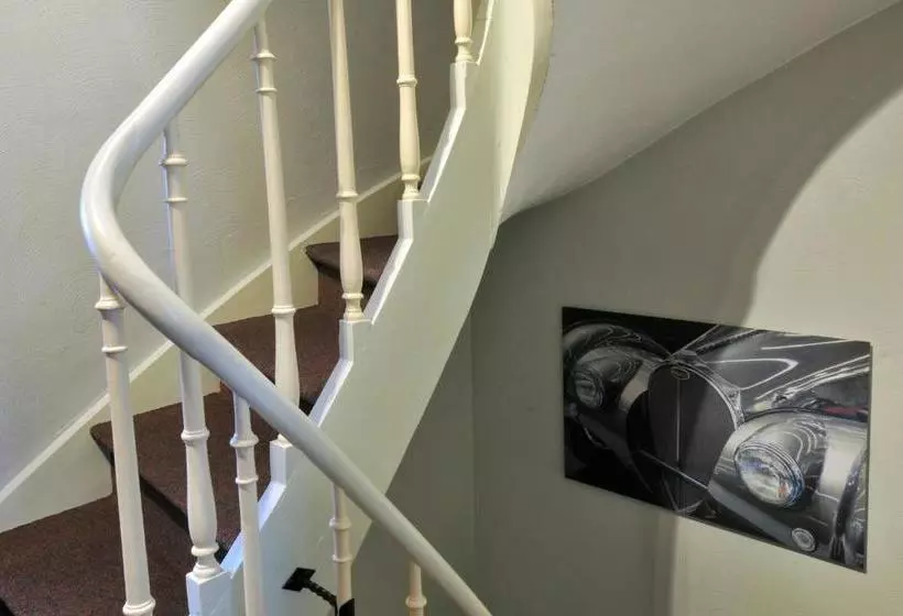 Отель Hôtel Du Perron