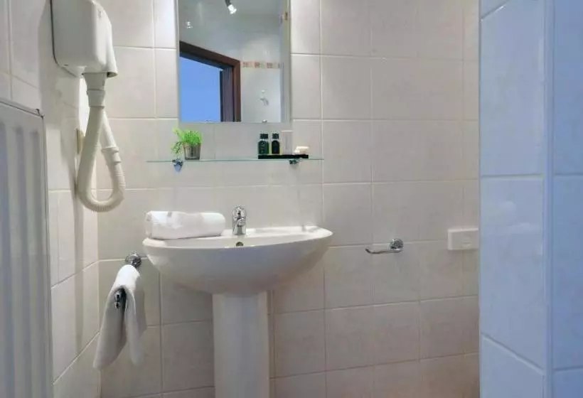 Отель Hôtel Du Perron