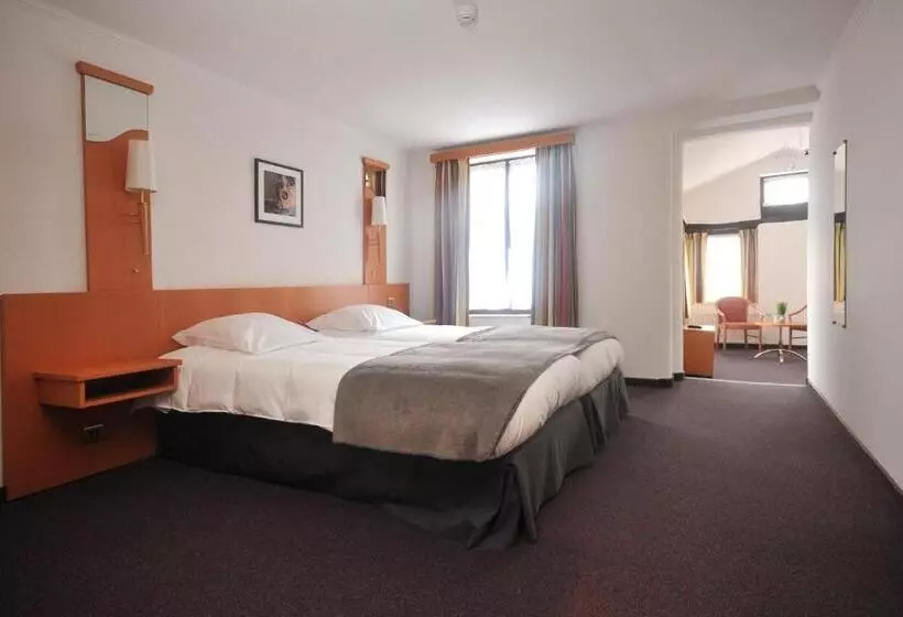 Отель Hôtel Du Perron