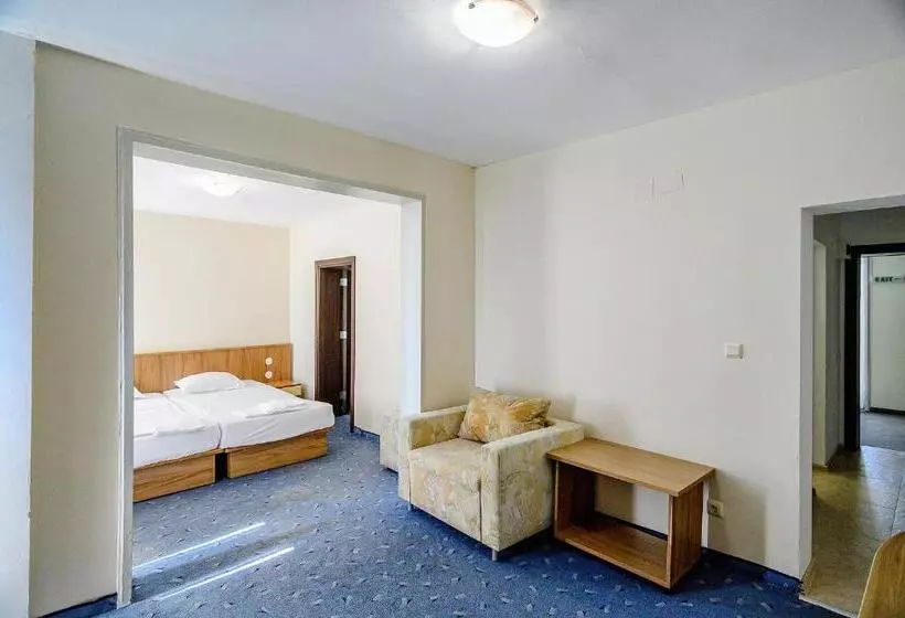 هتل International House Of Journalists Resort