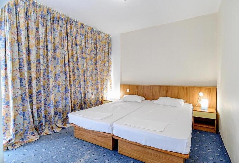 בית מלון כפרי International House Of Journalists Resort