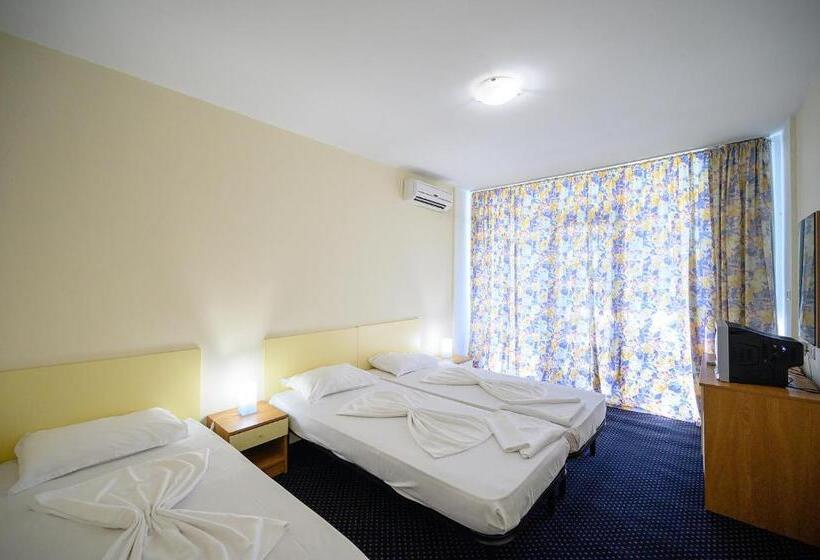 בית מלון כפרי International House Of Journalists Resort