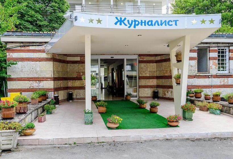 בית מלון כפרי International House Of Journalists Resort