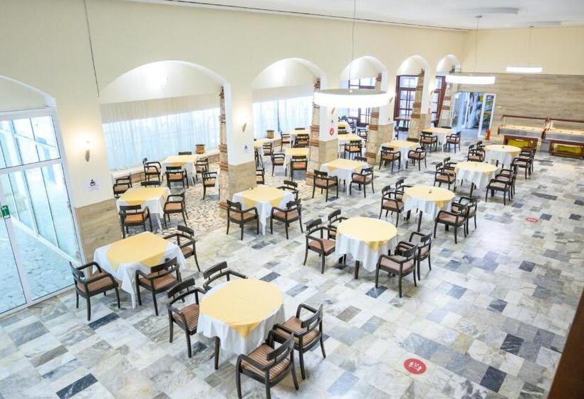 בית מלון כפרי International House Of Journalists Resort