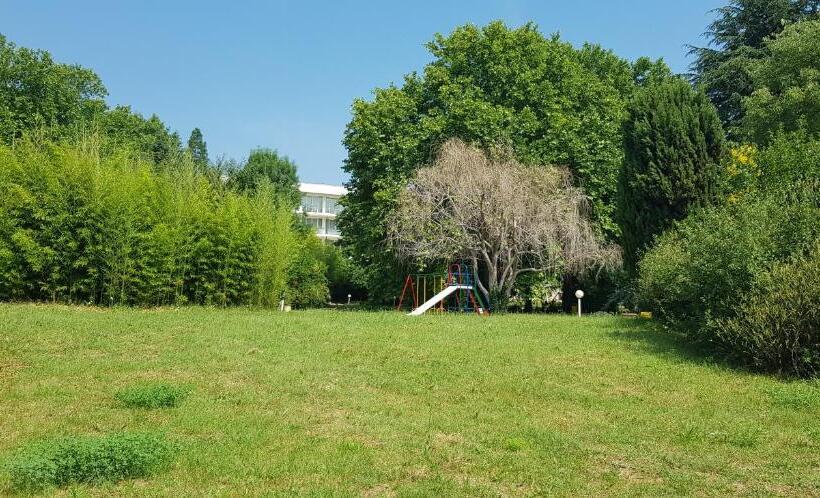 בית מלון כפרי International House Of Journalists Resort