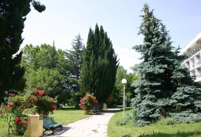 בית מלון כפרי International House Of Journalists Resort