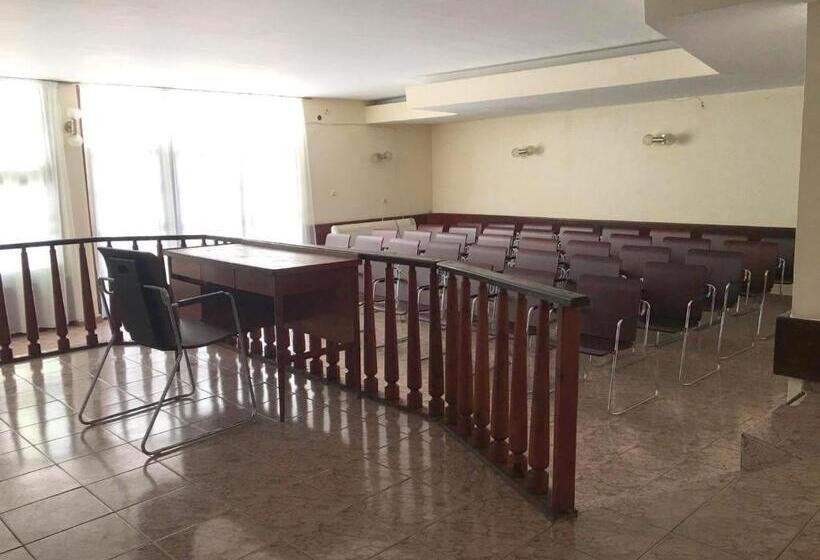 בית מלון כפרי International House Of Journalists Resort