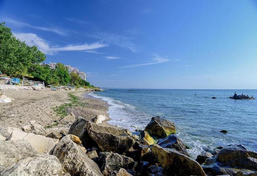 בית מלון כפרי International House Of Journalists Resort