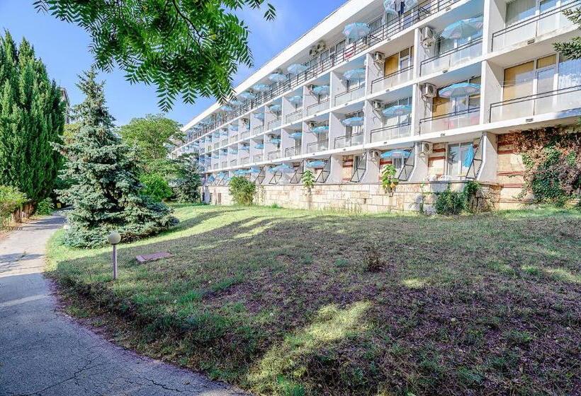 בית מלון כפרי International House Of Journalists Resort