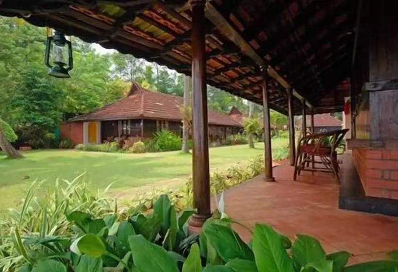 هتل Kayaloram Heritage Lake Resort