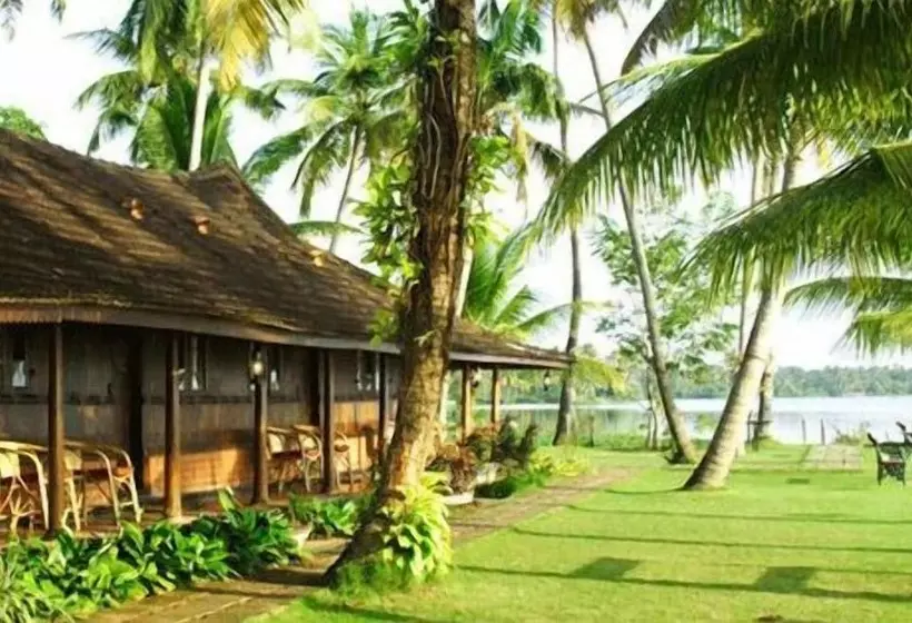 هتل Kayaloram Heritage Lake Resort