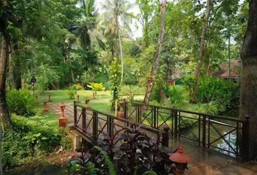 هتل Kayaloram Heritage Lake Resort