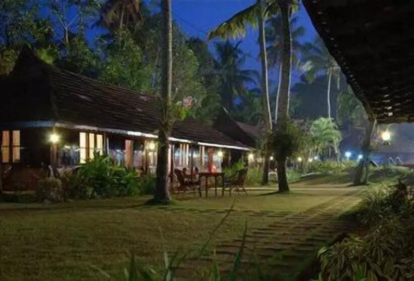 هتل Kayaloram Heritage Lake Resort