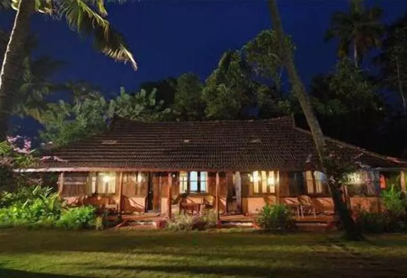 هتل Kayaloram Heritage Lake Resort