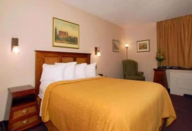 هتل Quality Inn Massena