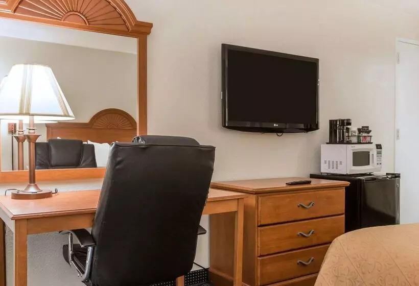 هتل Quality Inn Massena